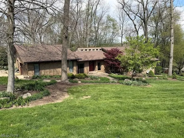 2359 Oak Tree Dr NW, Dover, OH 44622