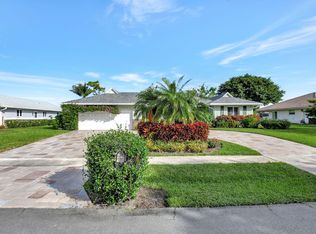 3307 Lakeview Dr, Delray Beach, FL 33445