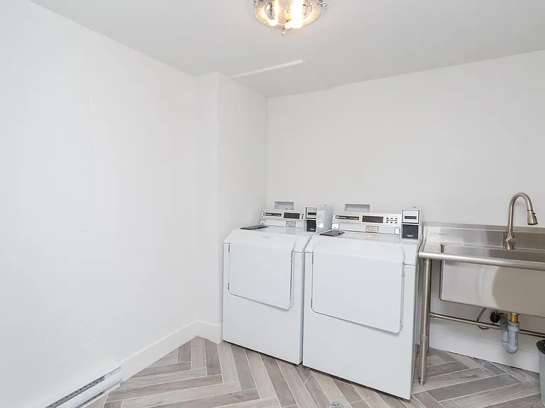 579 Rosehill St — Photo 7