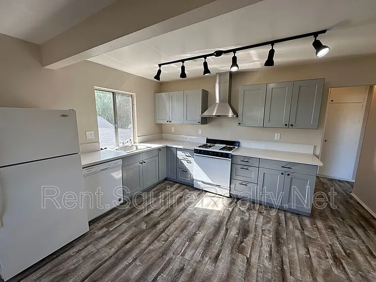 537.5 W Crescent Dr — Photo 5