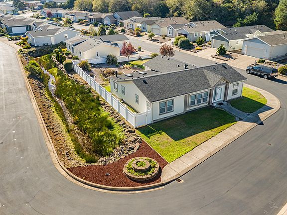 3rd image of 4471 SE Heron Loop