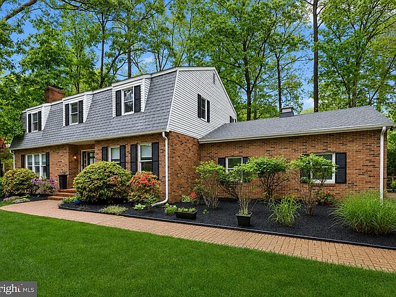 2nd image of 4 Canterbury Ln