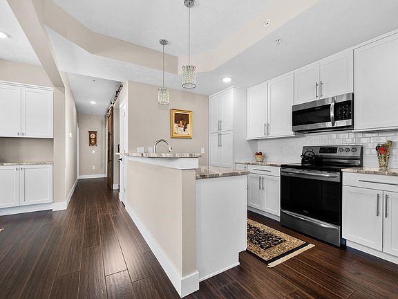 4th image of 825 7th St #207