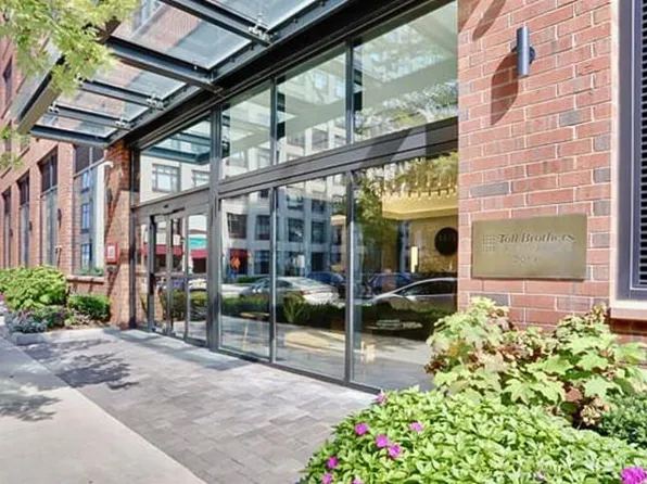 1425 Hudson Street image 2 of 20