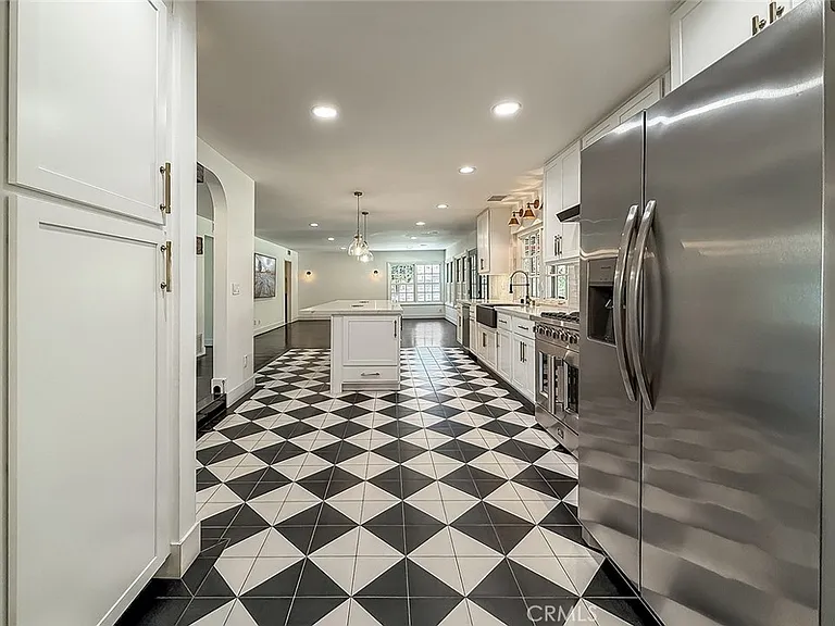 3301 Blue Ridge Ct — Photo 14
