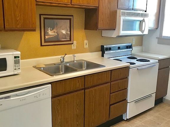 3rd image of 1318 South St APT 2