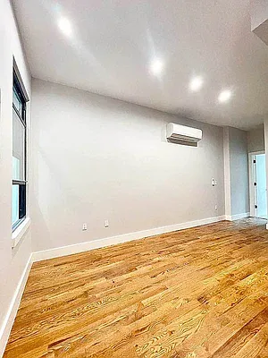 Rented by Artur Gutman, LREB | media 21