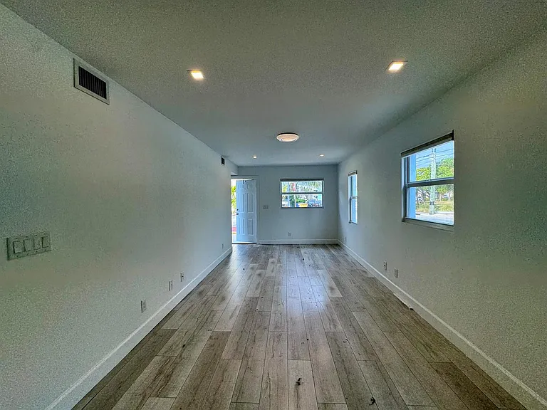 102 S K St #4 — Photo 16
