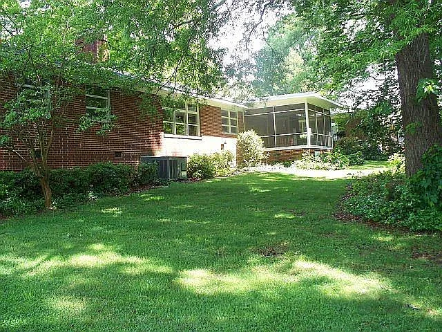 1217 Forestdale Dr — Photo 13