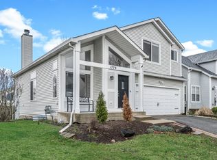 1779 Hickory Park Ln, Aurora, IL 60504
