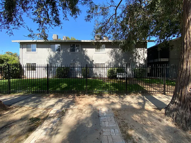 3259 Marshall Way #15 — Photo 11