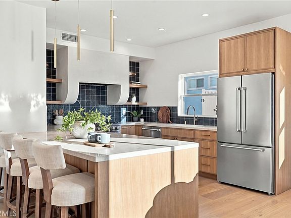 4th image of 205 Via Los Altos