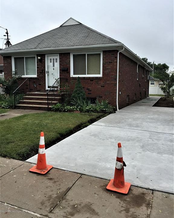 1st image of 376 Crystal Ave