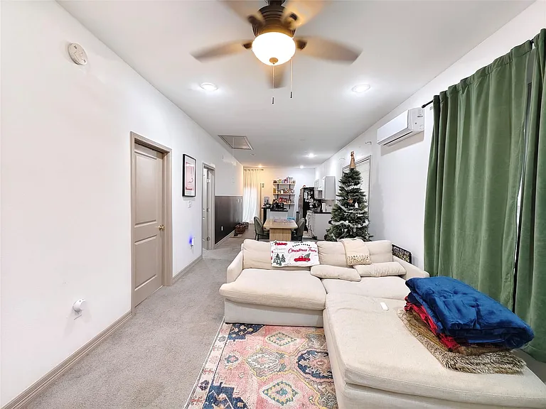 1217 Campbell St — Photo 15