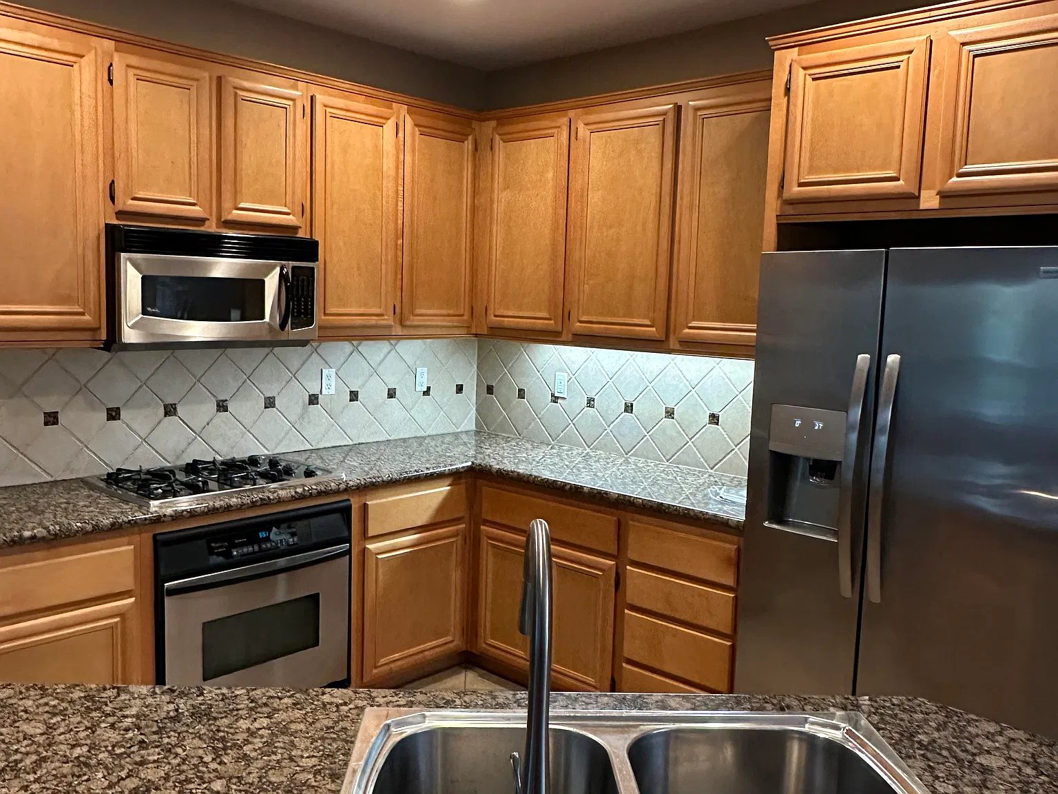 4 bed, 1920 sqft, $4,195 — Photo 4