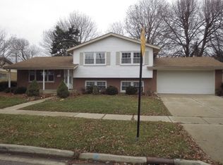 896 Huron Dr, Elgin, IL 60120