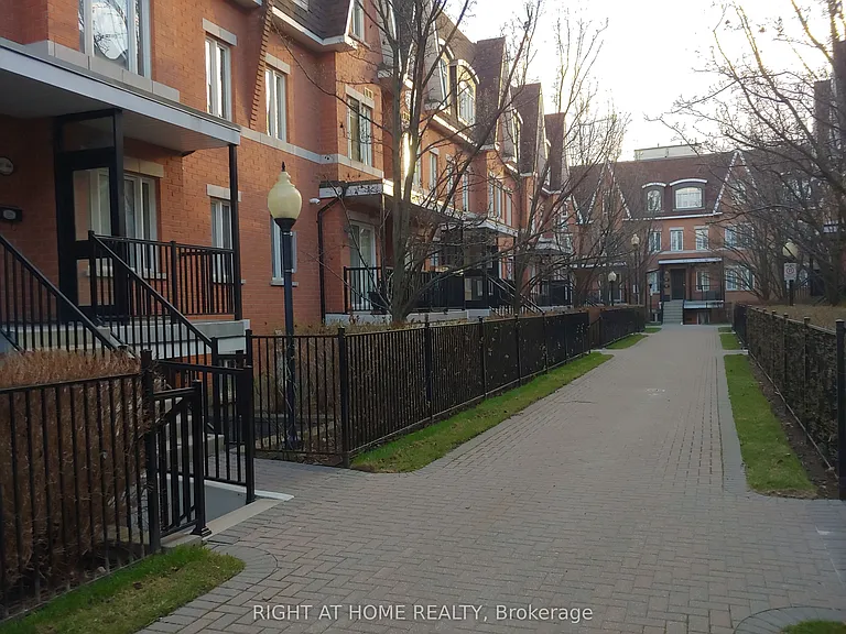 310 John St #162 — Photo 2