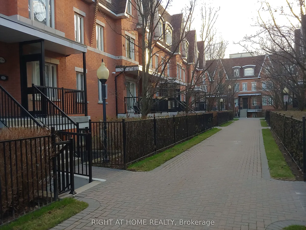 Building Photo - 310 John St #162
