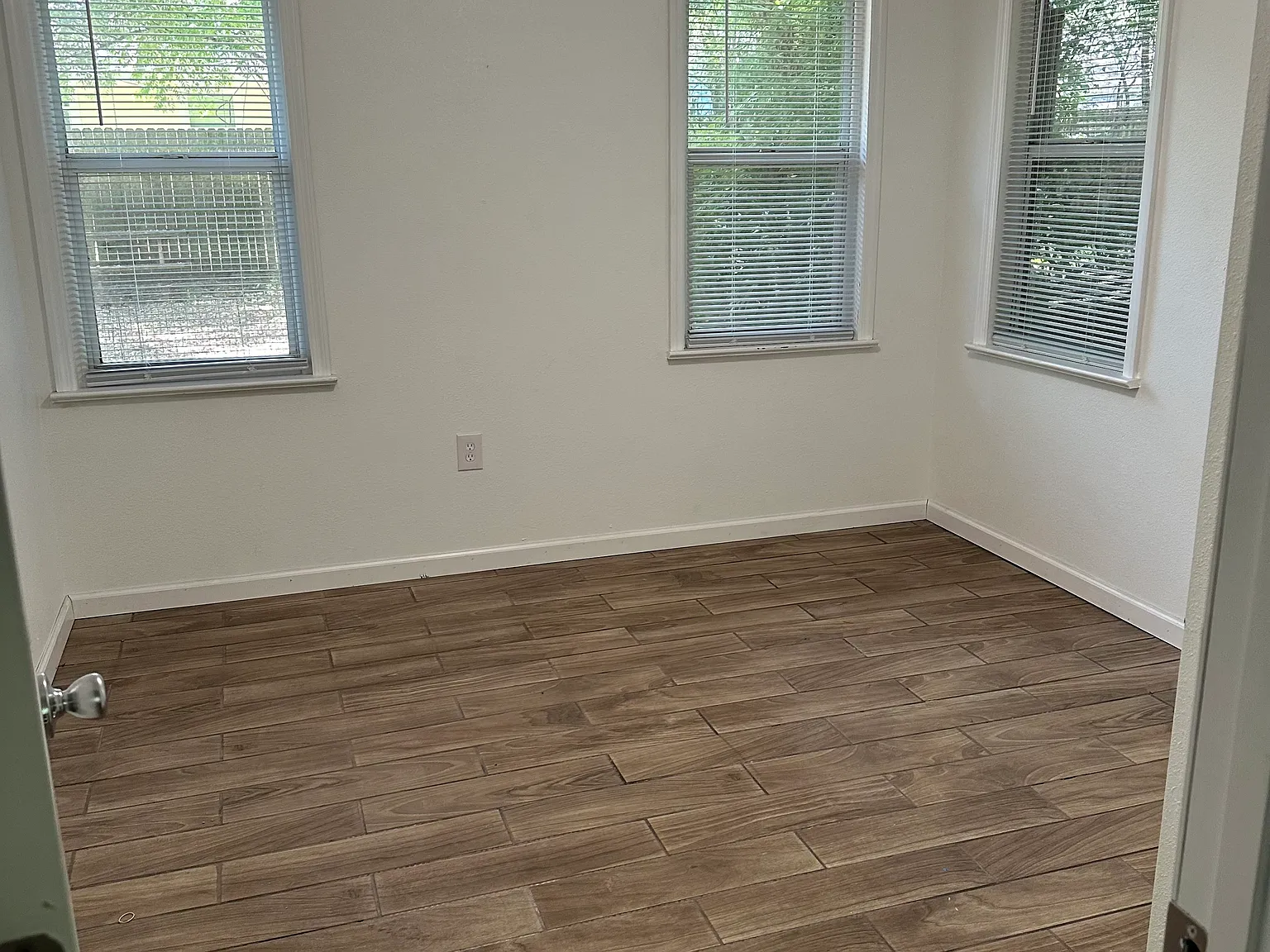 1025 Michigan Dr W — Photo 2