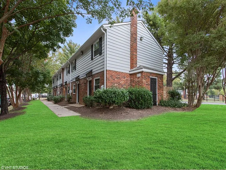 The Lawton Townhomes — Photo 14