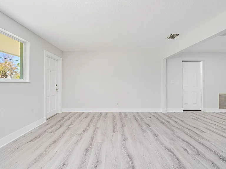 1707 Evergreen St — Photo 9
