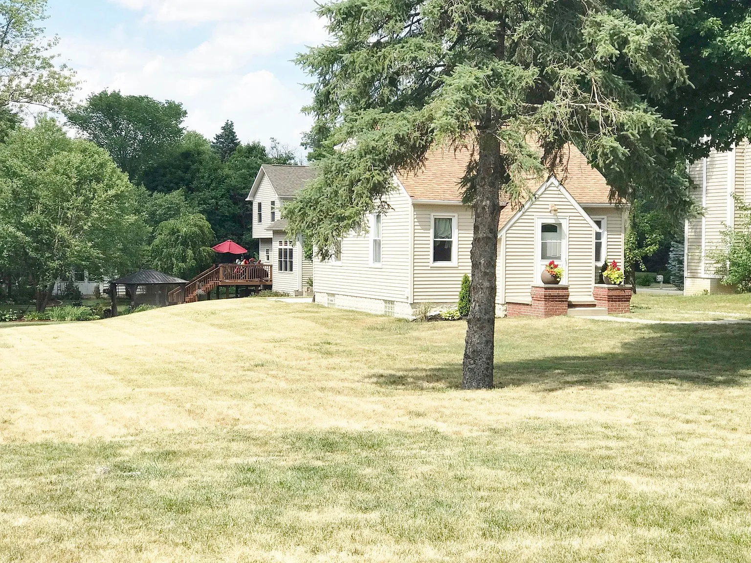 2857 Pontiac Court — Photo 3