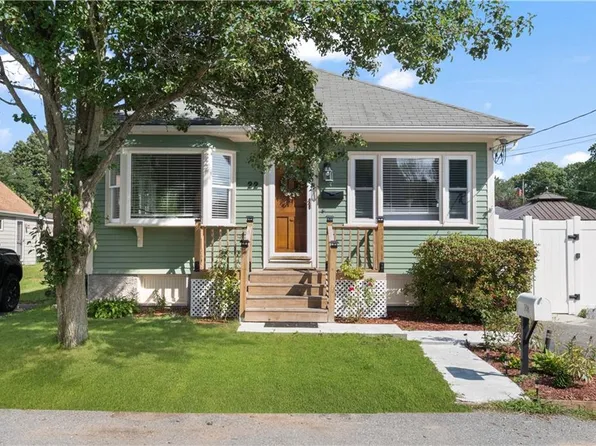 22 Lake Ave, Barrington, RI 02806