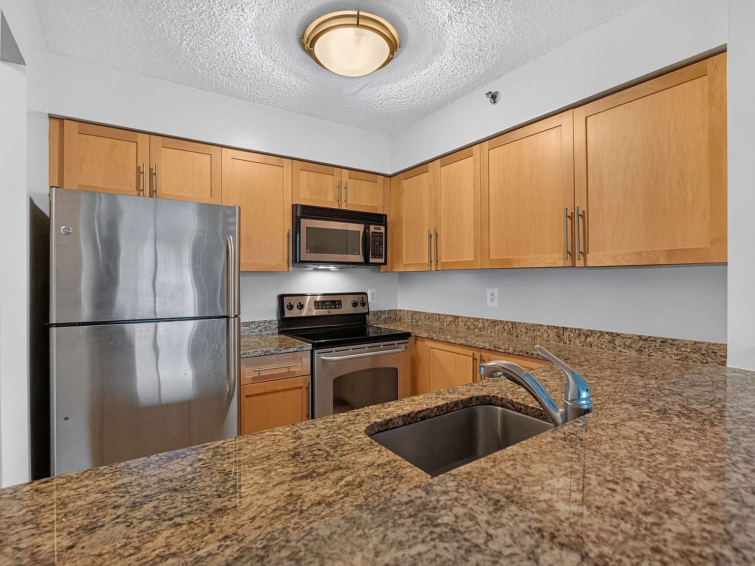10101 Grosvenor Pl — Photo 3