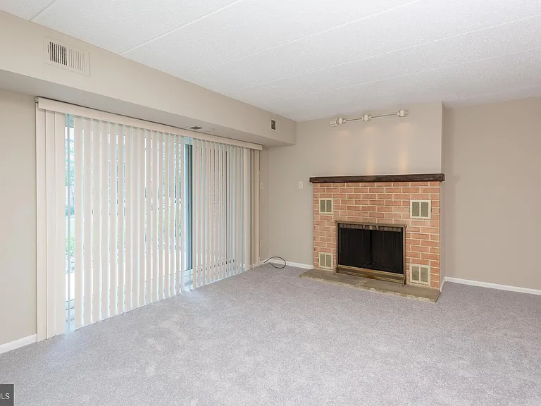 510 Washington Pl #10 — Photo 8