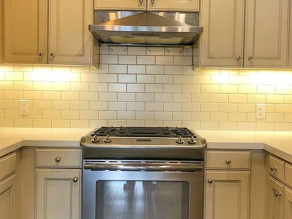 2nd image of 1625 S Granville Ave #206