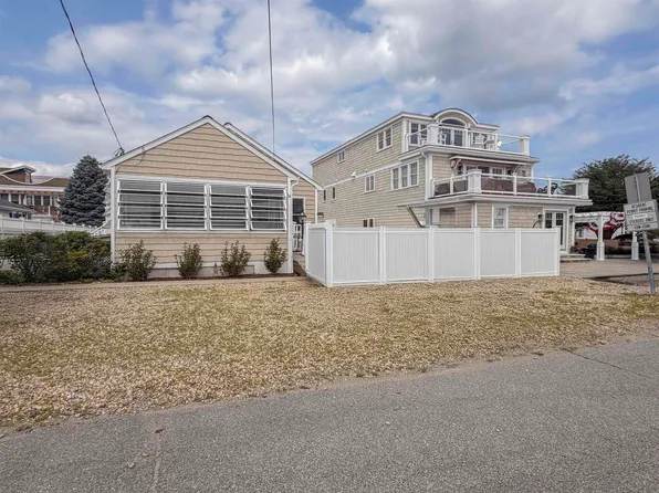 14 Lawrence St, Seabrook, NH 03874