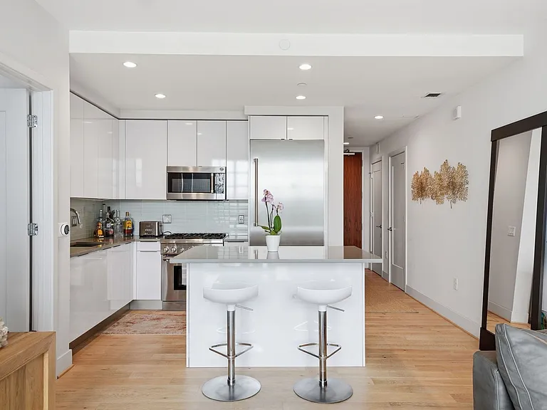 45 Sutton Sq SW #702 — Photo 8