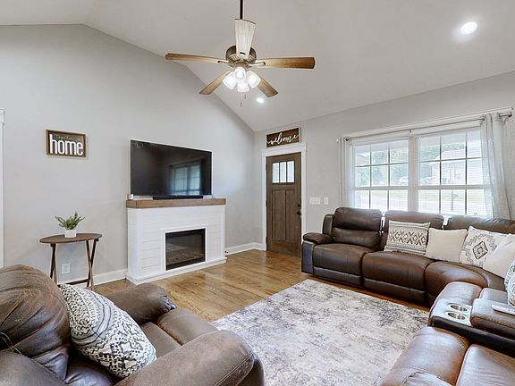 4th image of 100 Virginia Ct