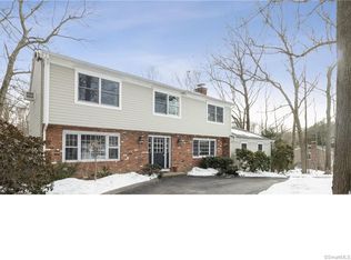 37 Stag Ln, Trumbull, CT 06611