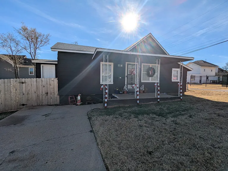 116 E Kee St — Photo 1