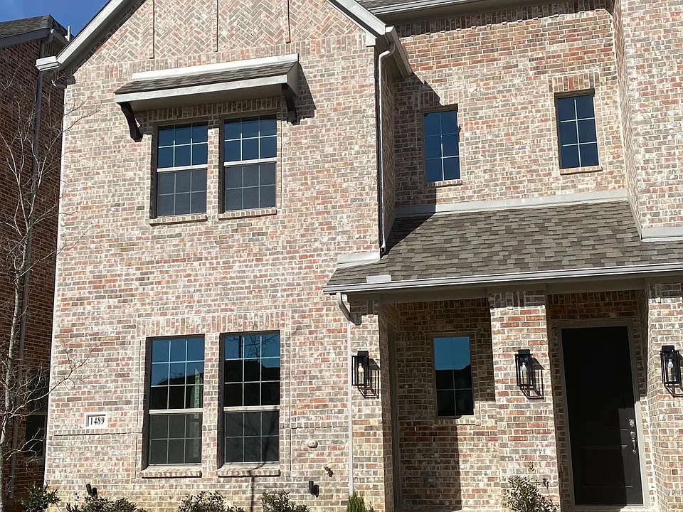 1489 Perrin Ln