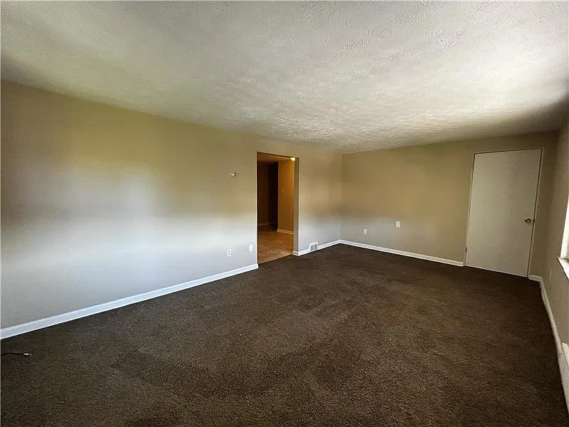 2629 Whitehaven Blvd — Photo 2