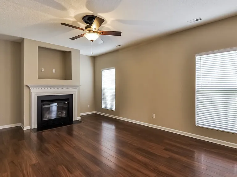 816 Stackhurst Way — Photo 3