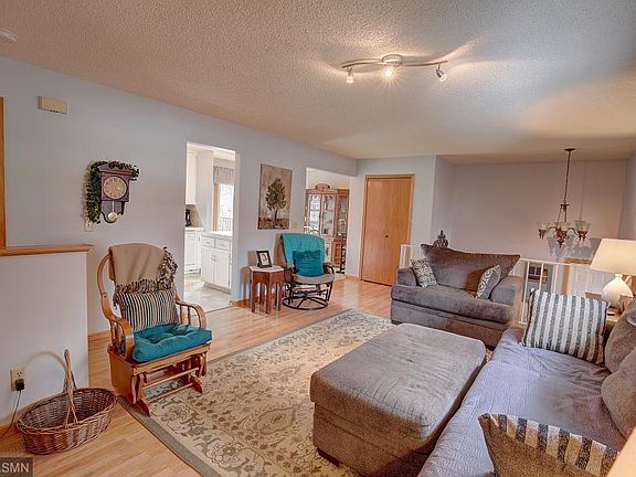 3rd image of 560 Arrowhead Dr