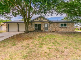 7521 Leading Oaks St, Live Oak, TX 78233