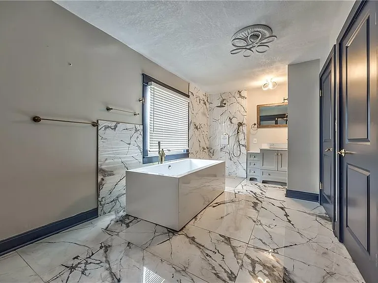 2941 Victor St — Photo 11