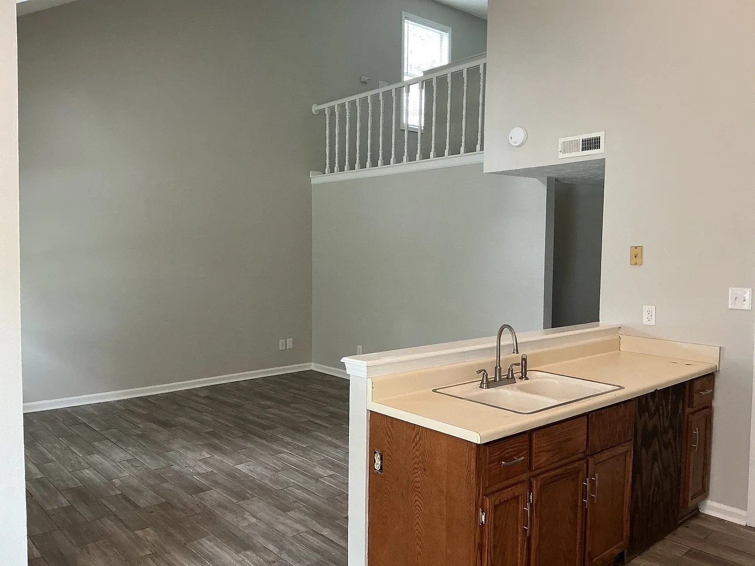 3 bed, 1400 sqft, $1,600 — Photo 3