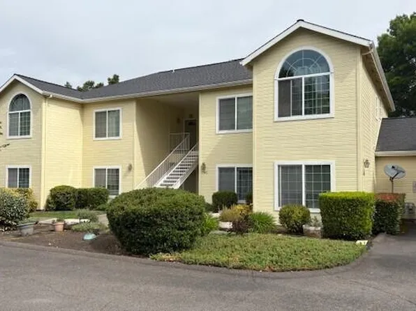 3963 Arrowhead Dr, Medford, OR 97504