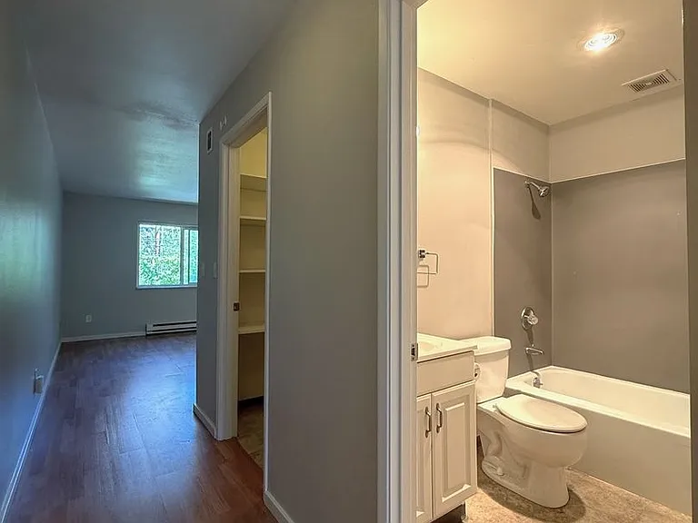 1617 E Jefferson St — Photo 5