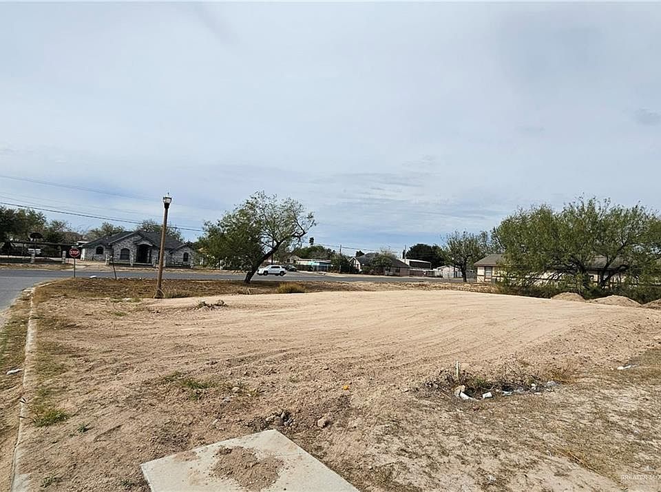 2nd image of 105 N Palm Dr
