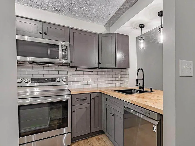 338 Huntingdon Ave — Photo 6
