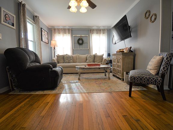3rd image of 1316 Long St