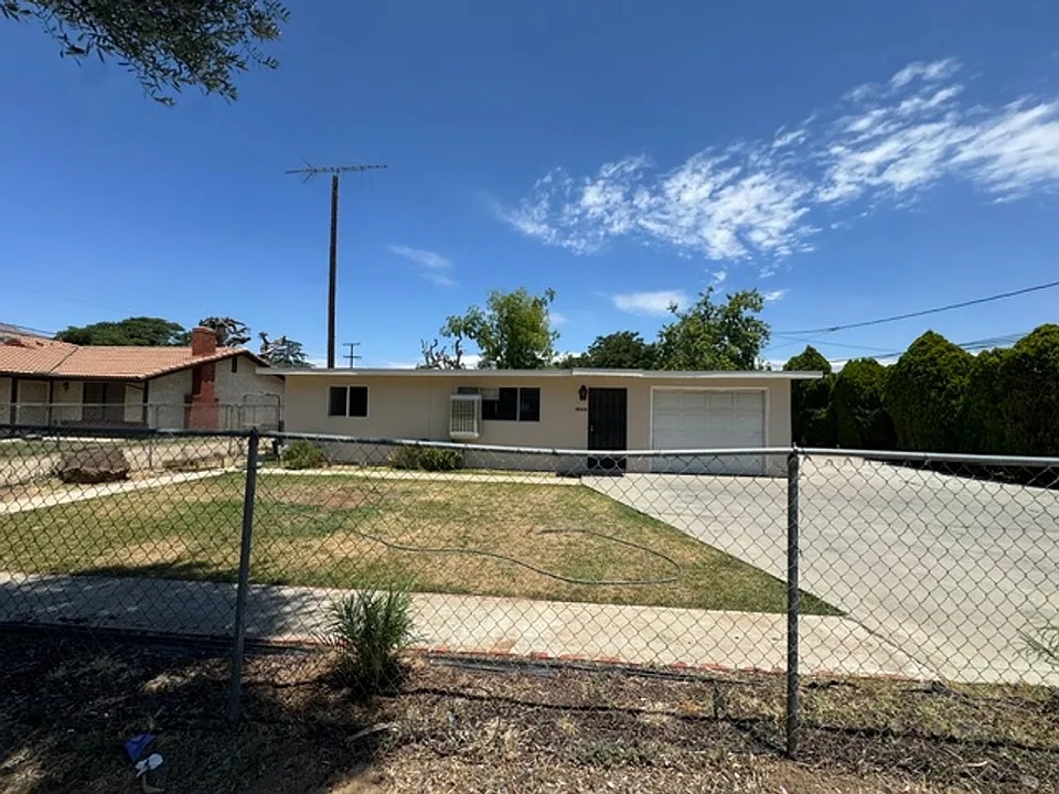 23890 Hemlock Ave