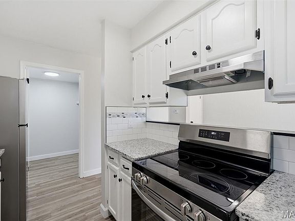 3rd image of 1361 Summergate Pkwy