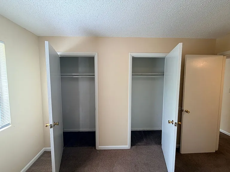 University Square Apartments — Photo 17